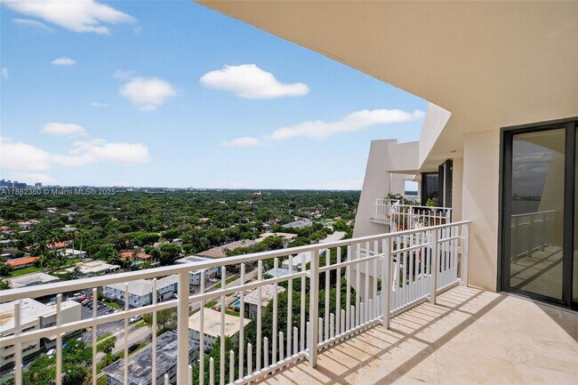 Building Photo - 2000 Towerside Terrace