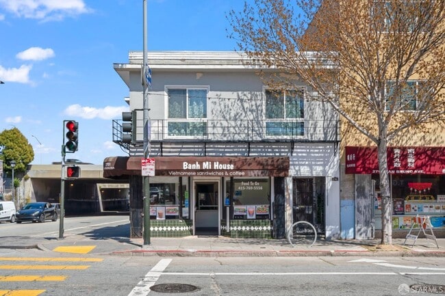 Building Photo - 135 Maddux Ave