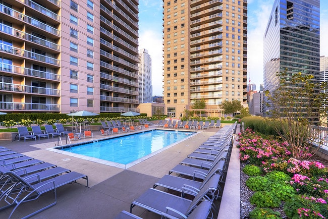 Building Photo - 545 N Dearborn St