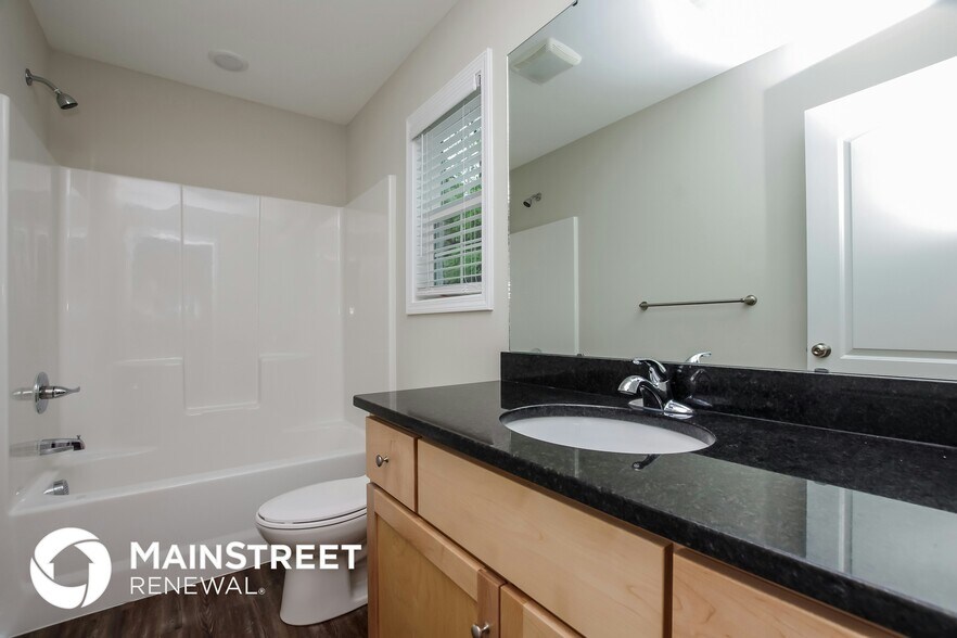 Building Photo - 492 Rogers Lake Rd E