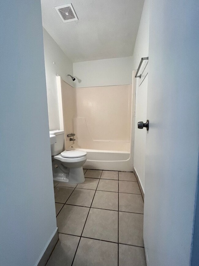 Building Photo - 389 Mimosa Dr