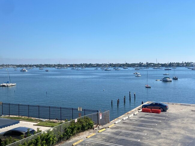 Building Photo - 4500 N Flagler Dr