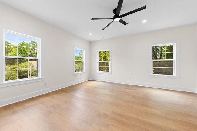 Building Photo - 3420 Tappan Pl