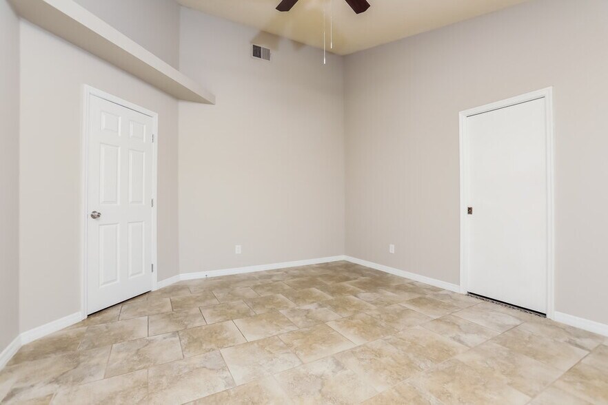 Building Photo - 2523 Dovetail Dr