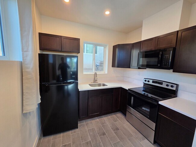 Building Photo - 847 Winston Dr