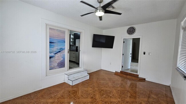 Building Photo - 117 NW 11th Ave