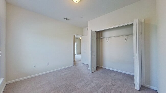 Building Photo - FIRST MONTH FREE OF RENT IF MOVE IN BY JUN...