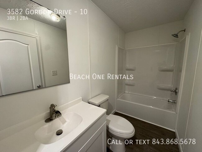 Building Photo - 3582 Gordon Dr