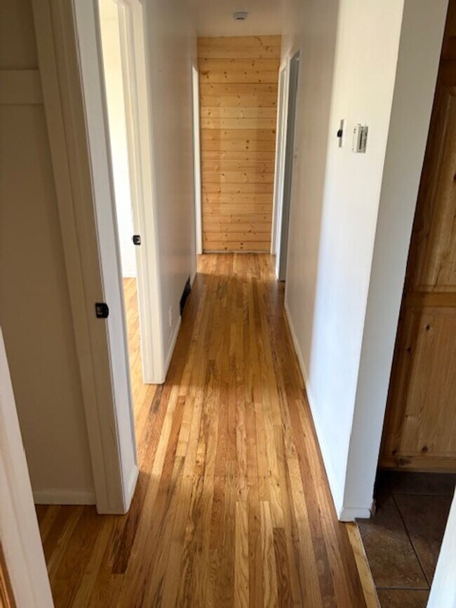 Building Photo - Single Family Home Close to SUU and Cedar High School