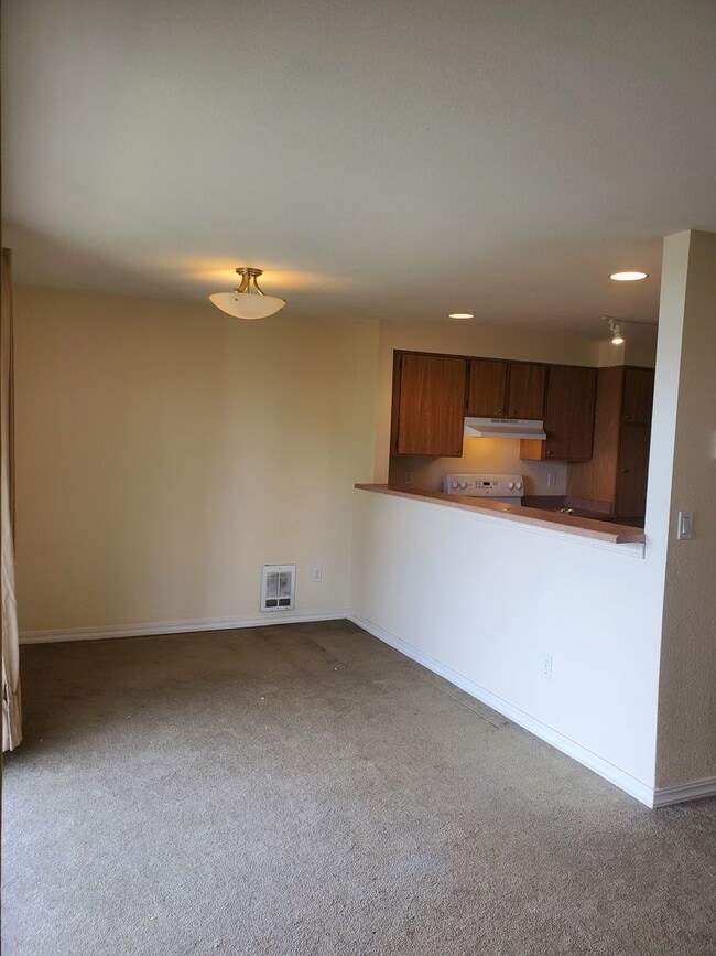 Building Photo - 2 Bedroom Condo At Sunn Fjord Condominiums...