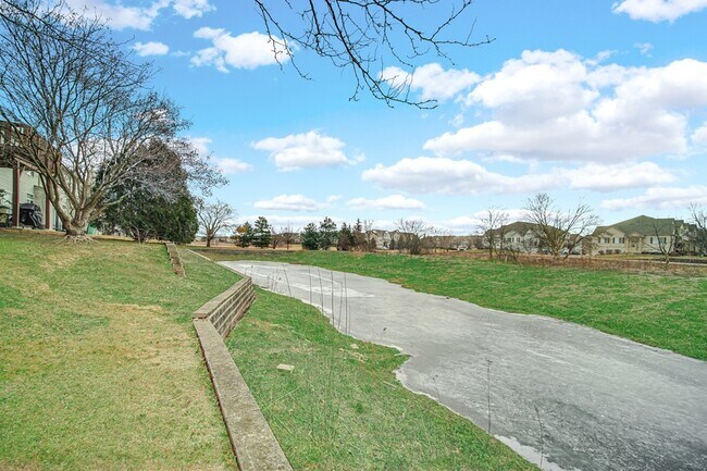 Building Photo - 2325 Summerlin Dr