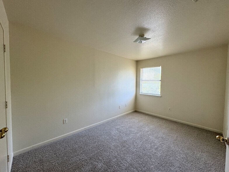 Building Photo - 1100 Lansberry Ct