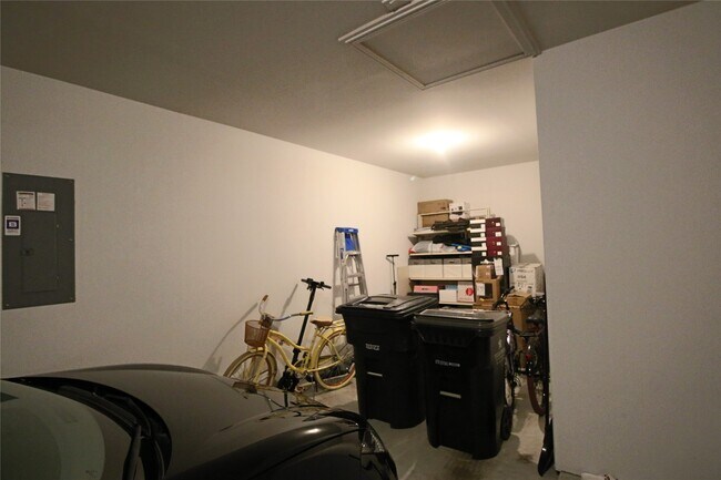Building Photo - 24727 Tanoureen Dr