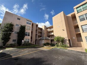 Building Photo - 9491 Evergreen Pl