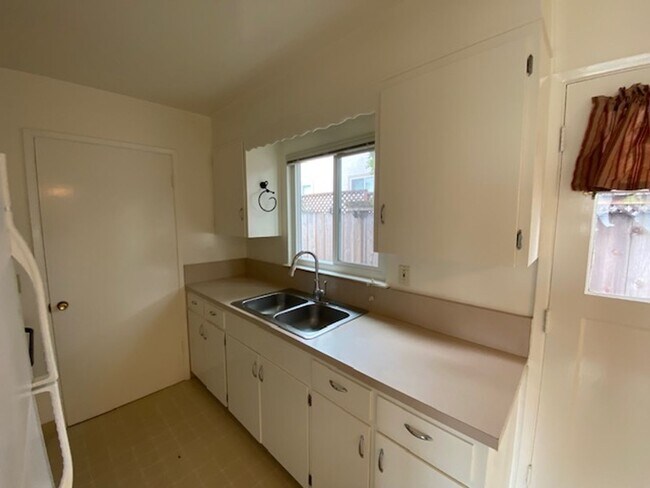 Building Photo - 306 Lobos Ave