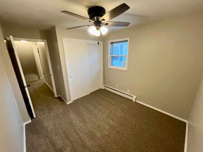 Building Photo - 1207 Rosewood Dr NE