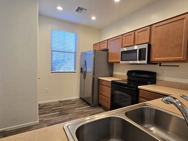 Building Photo - 3303 S Lakeside Ridge Loop