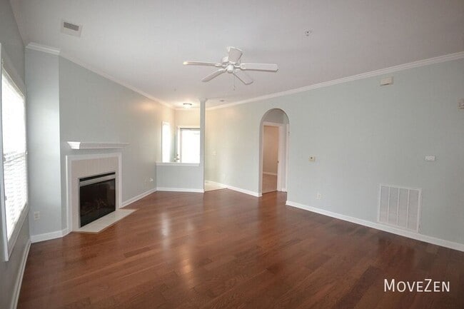 Building Photo - 210 Fullford Ln