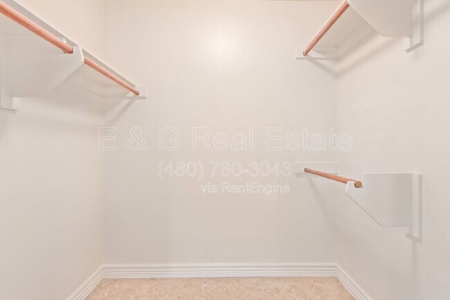 Building Photo - 6282 E Pinchot Ave
