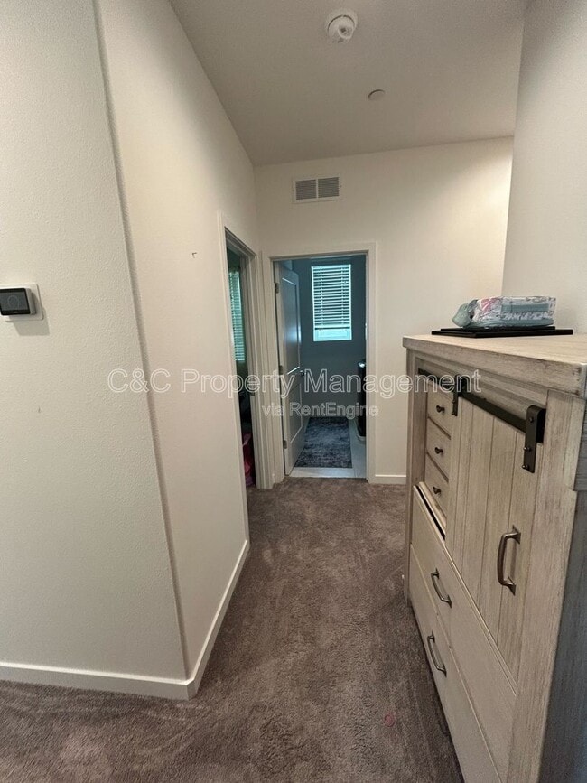 Building Photo - 711 Robert Ave