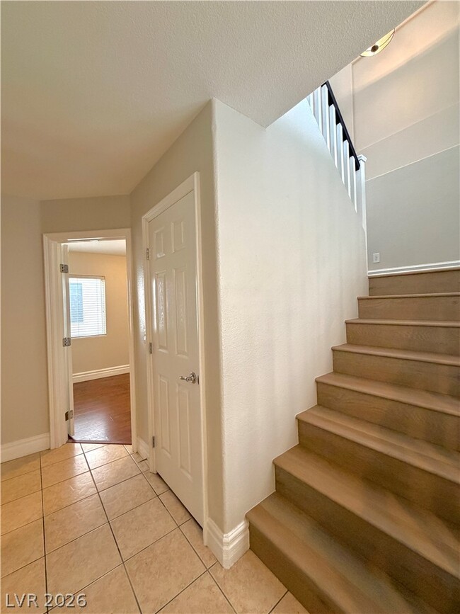 Building Photo - 299 Dogleg Dr