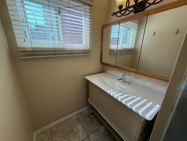 Building Photo - 5430 Mary Lane Dr