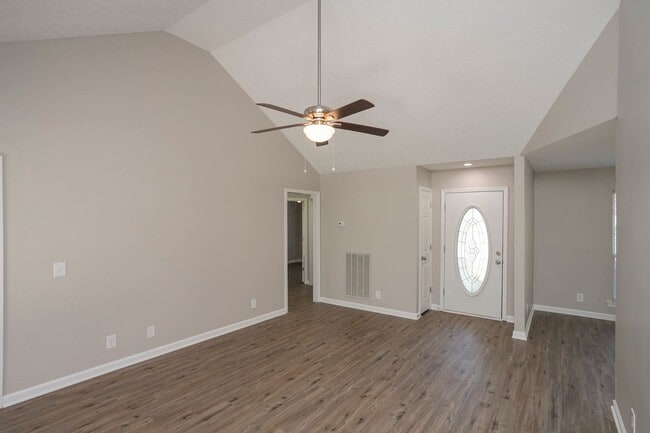 Building Photo - 112 Heritage Dr