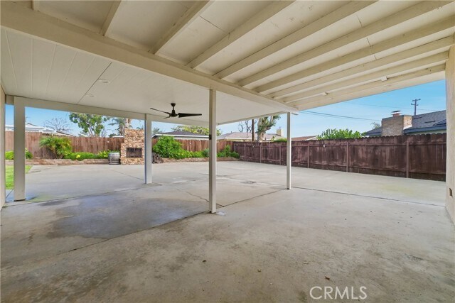 Building Photo - 1647 N Lake Ave