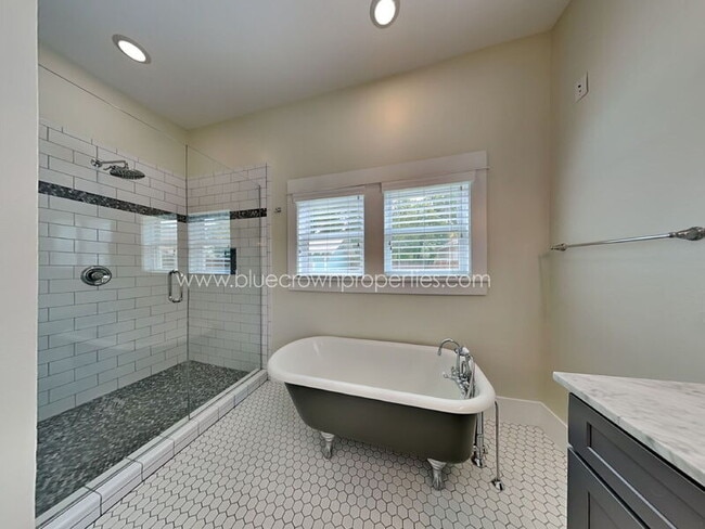 Building Photo - 5536 Tremont St