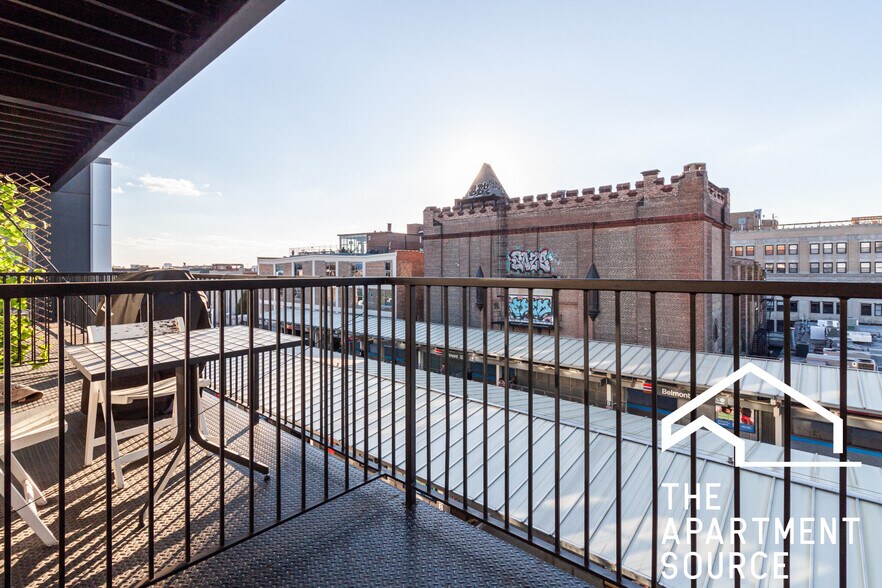 Building Photo - 931 W Belmont Ave