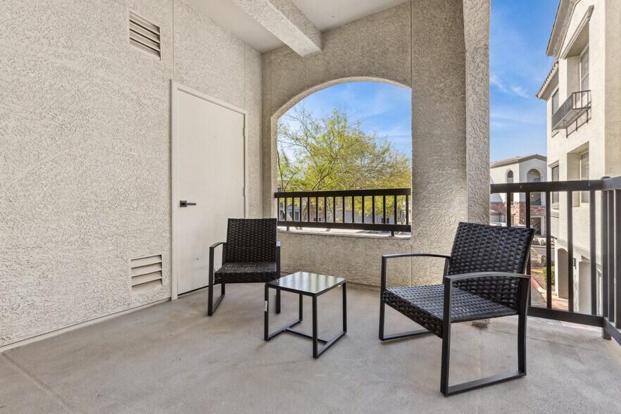 Building Photo - 9450 W Cabela Dr