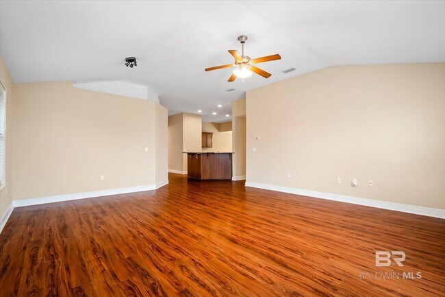 Building Photo - 405 Ellington Ave