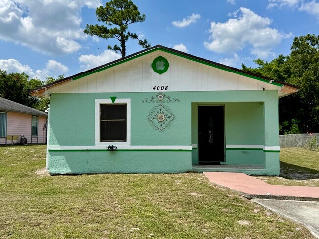 Primary Photo - 4008 Ave I