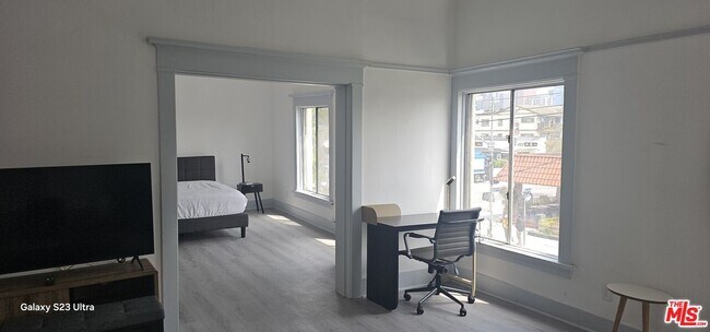 Building Photo - 1604 W Pico Blvd
