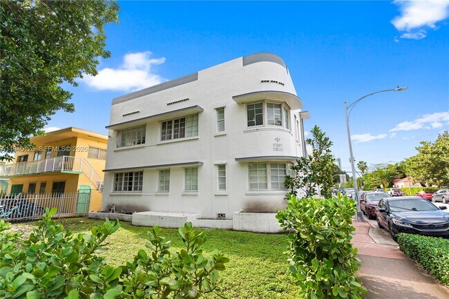 Building Photo - 810 7th St