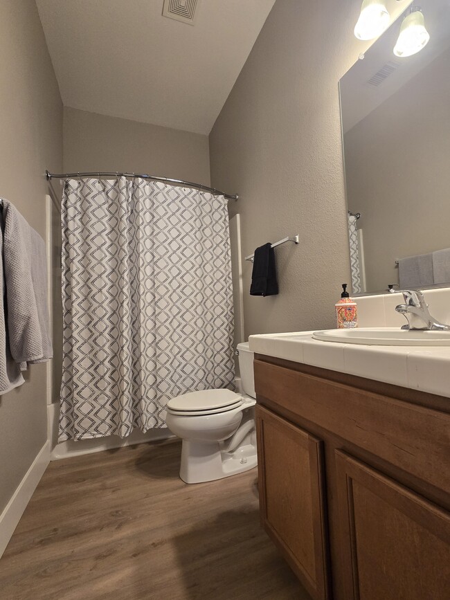 Building Photo - 992 Bella Rosa Dr