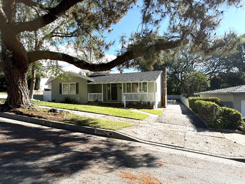 Primary Photo - 1090 Pine Bluff Dr