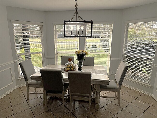 Building Photo - 8426 Hunters Village Dr