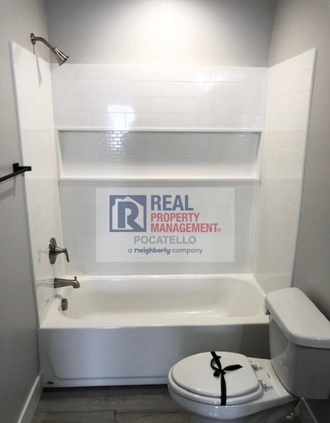 Building Photo - 3 Bedroom 2.5 Bath Townhome - 1 Car Garage