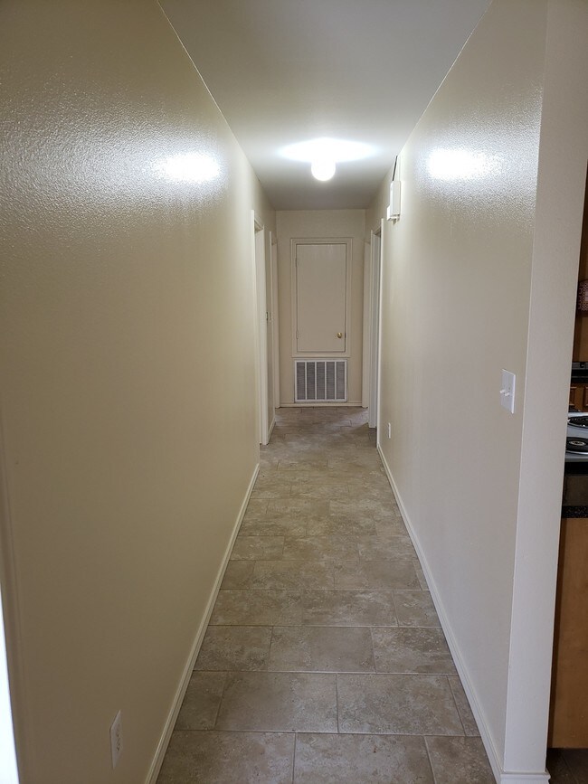 Building Photo - 1306 Adela Dr