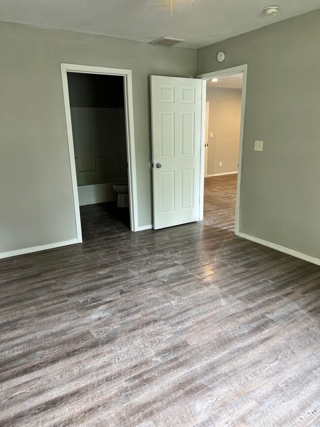 Building Photo - 3 Bed 2 Bath House