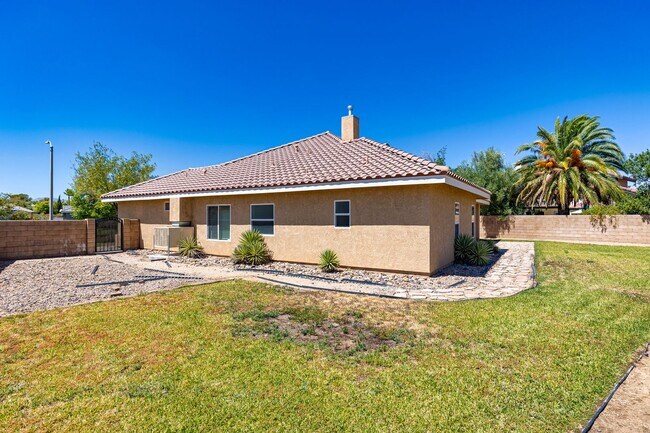 Building Photo - 1112 N Cynthia Ct