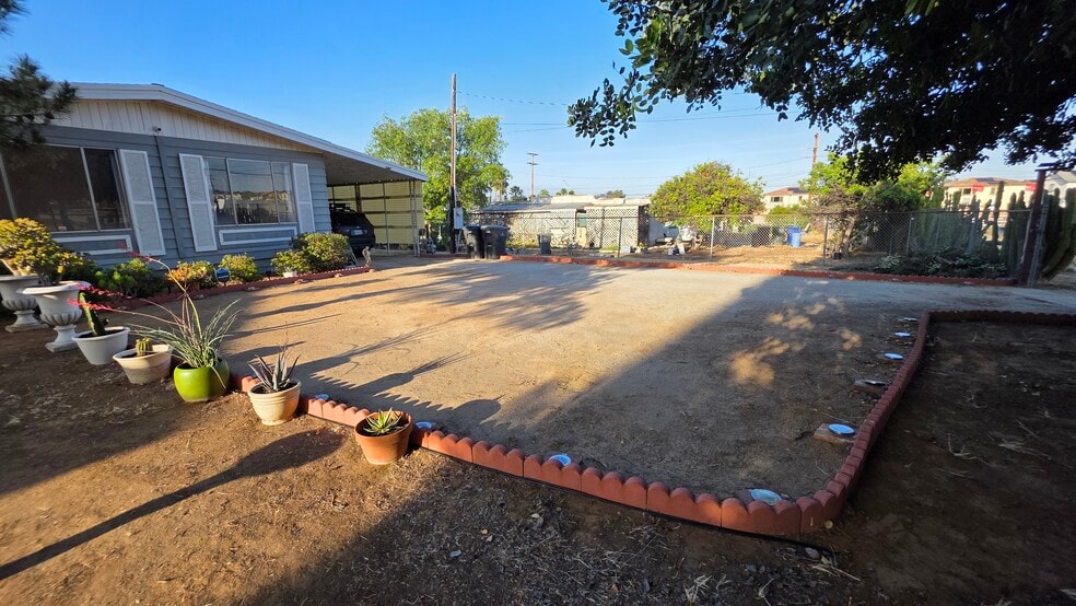 PARKING - 18950 Woodcrest Ln