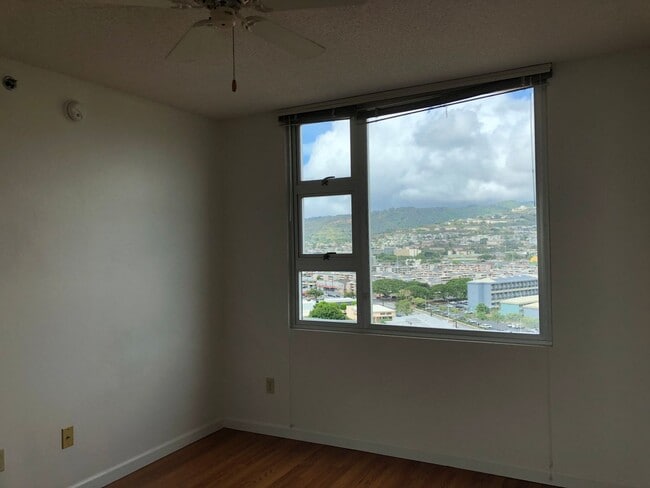 Building Photo - Breathtaking mountain view, 1 bdrm, 1 bath...
