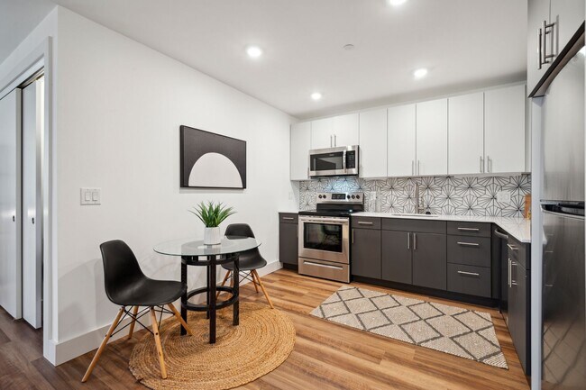 Building Photo - NEW One Bedroom in Brewerytown w/ Roofdeck & Gym!