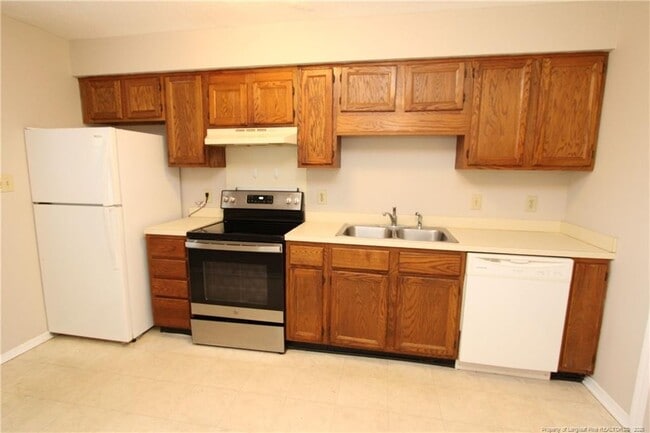 Building Photo - 3905 Lexington Dr