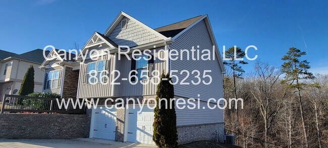 Building Photo - Nice Sized 4 Bed 3 Bath home in great location!