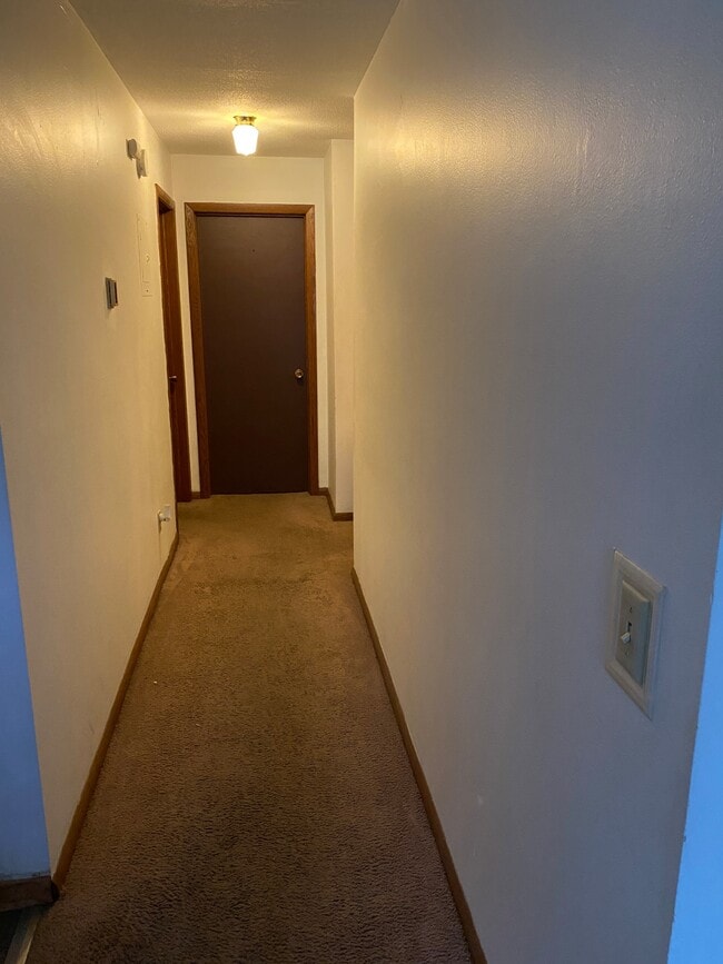 Building Photo - 1321 Division St