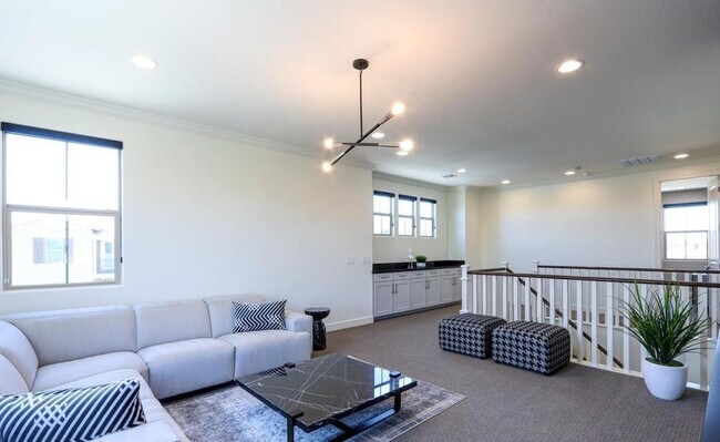 Building Photo - 948 W Yosemite Dr