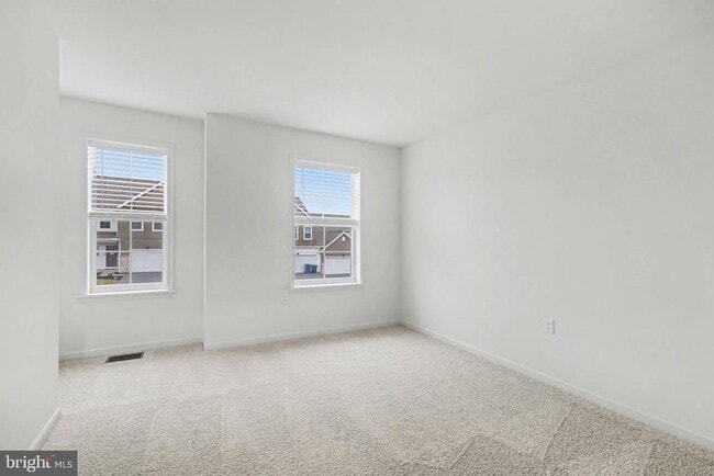 Building Photo - 7867 Oakbrook Dr